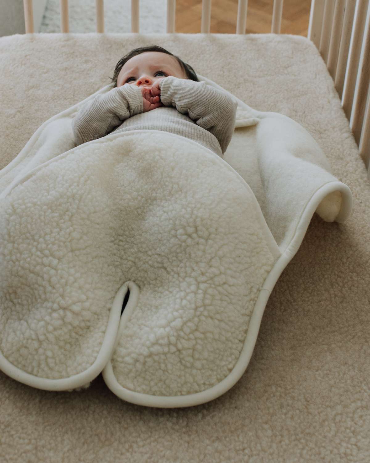 Baby wikkeldeken met voetjes en capuchon - Merinowol