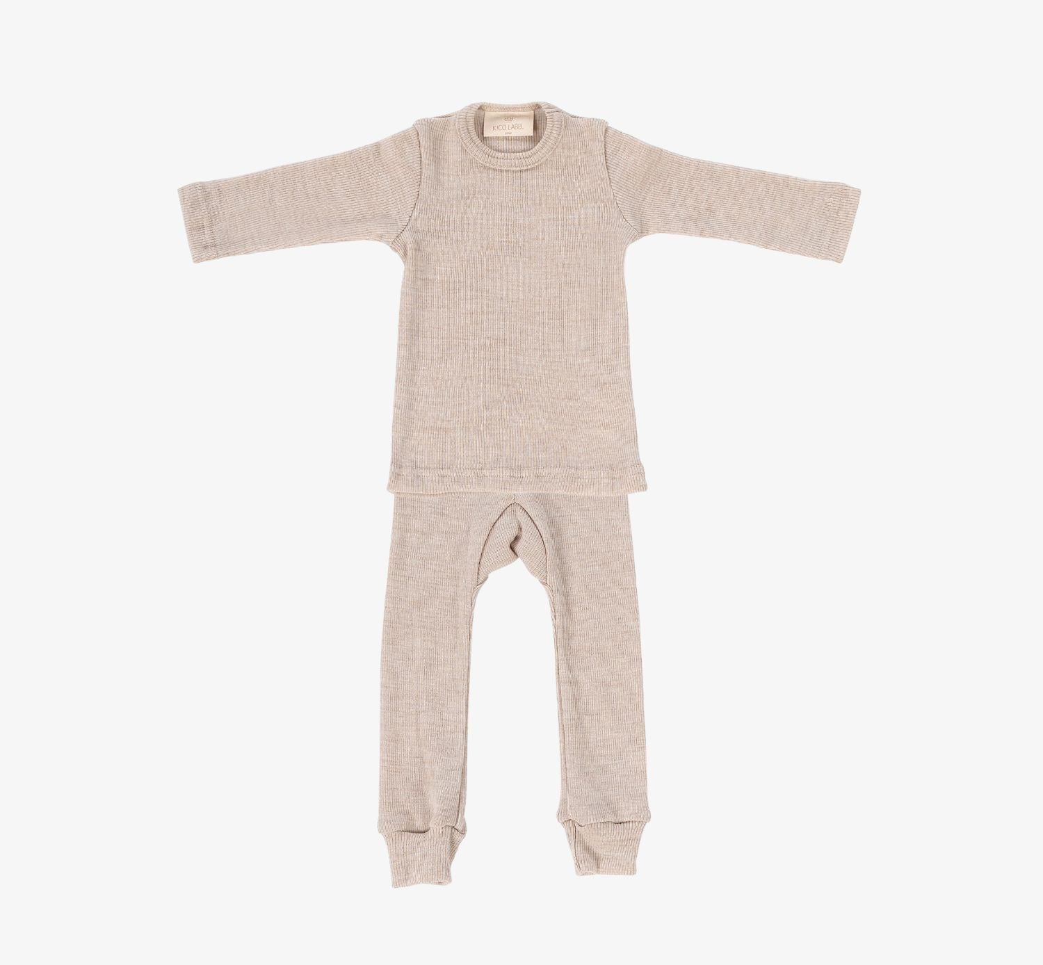 Wollen baby pyjamaset boven en onderkant tegen witte achtergrond